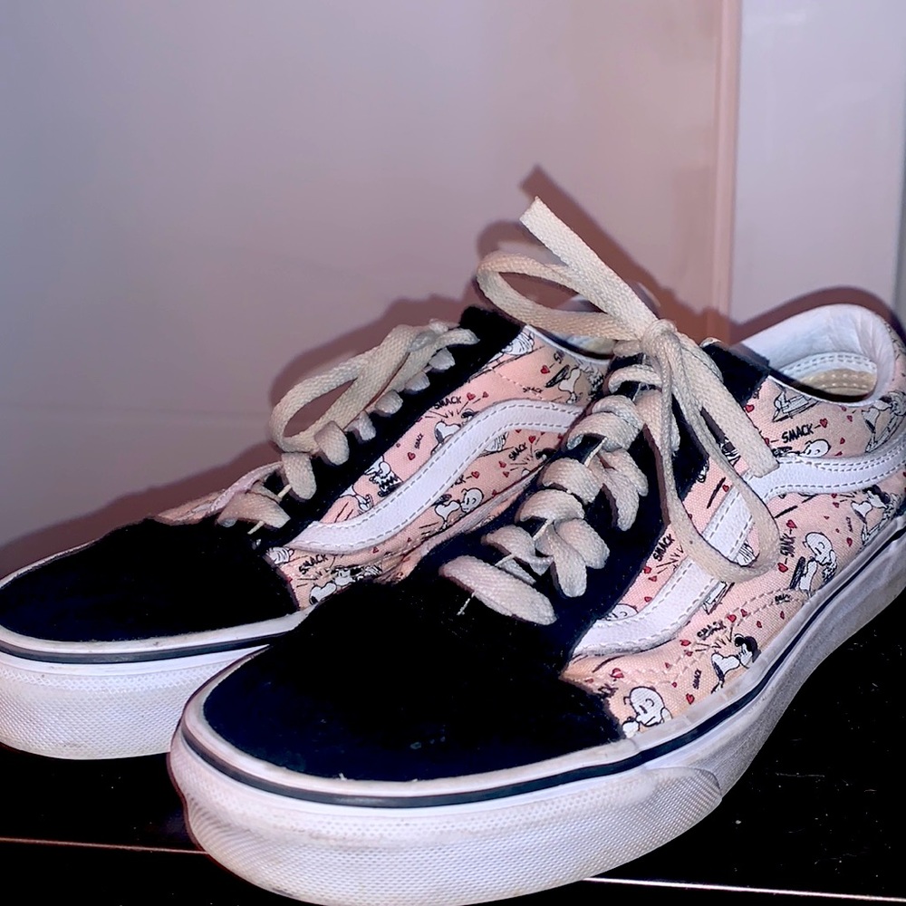 Limited edition Charlie Brown Valentines vans.